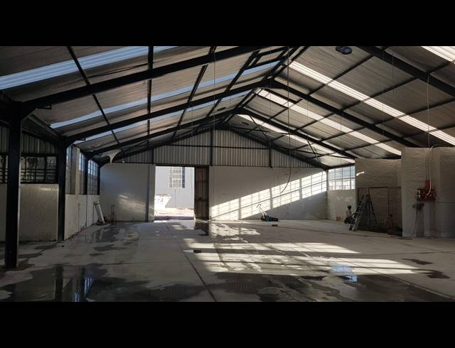 579M² FACTORY TO LET IN TRIANGLE FARM